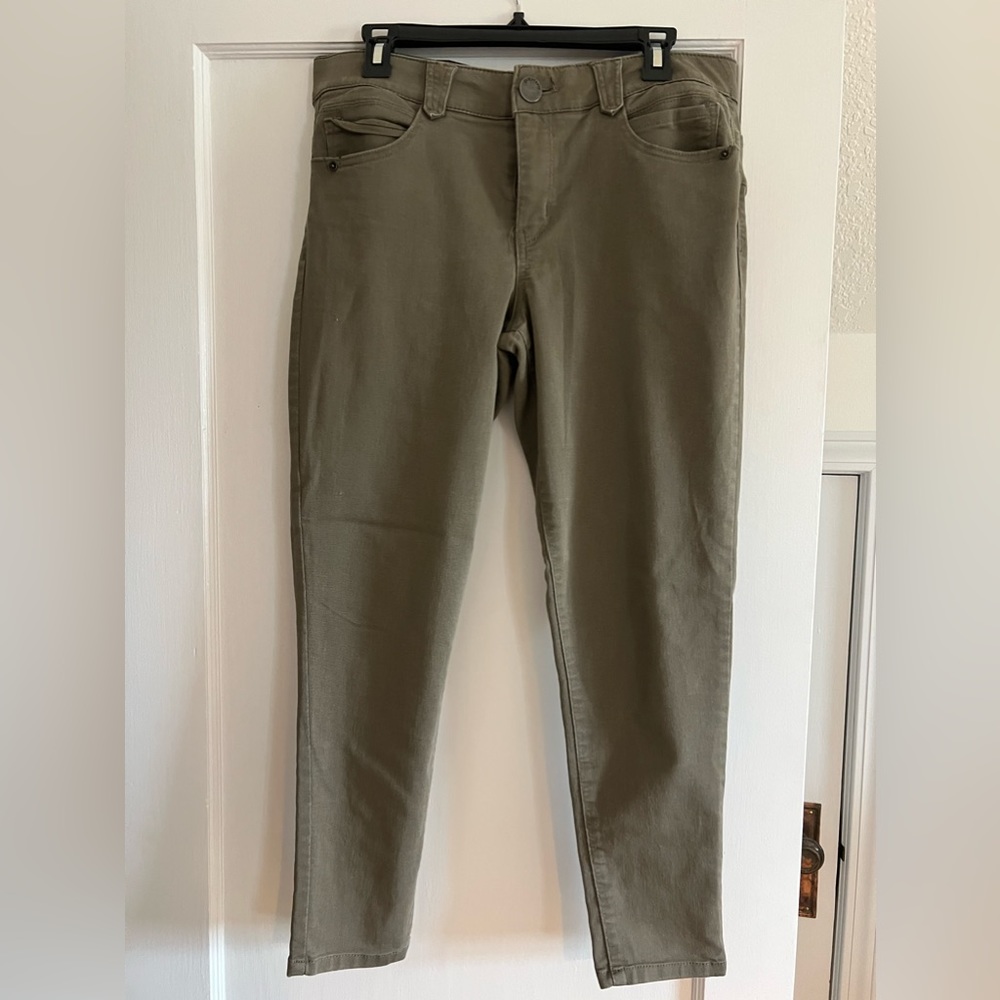 Women’s Democracy pants, size 12, green